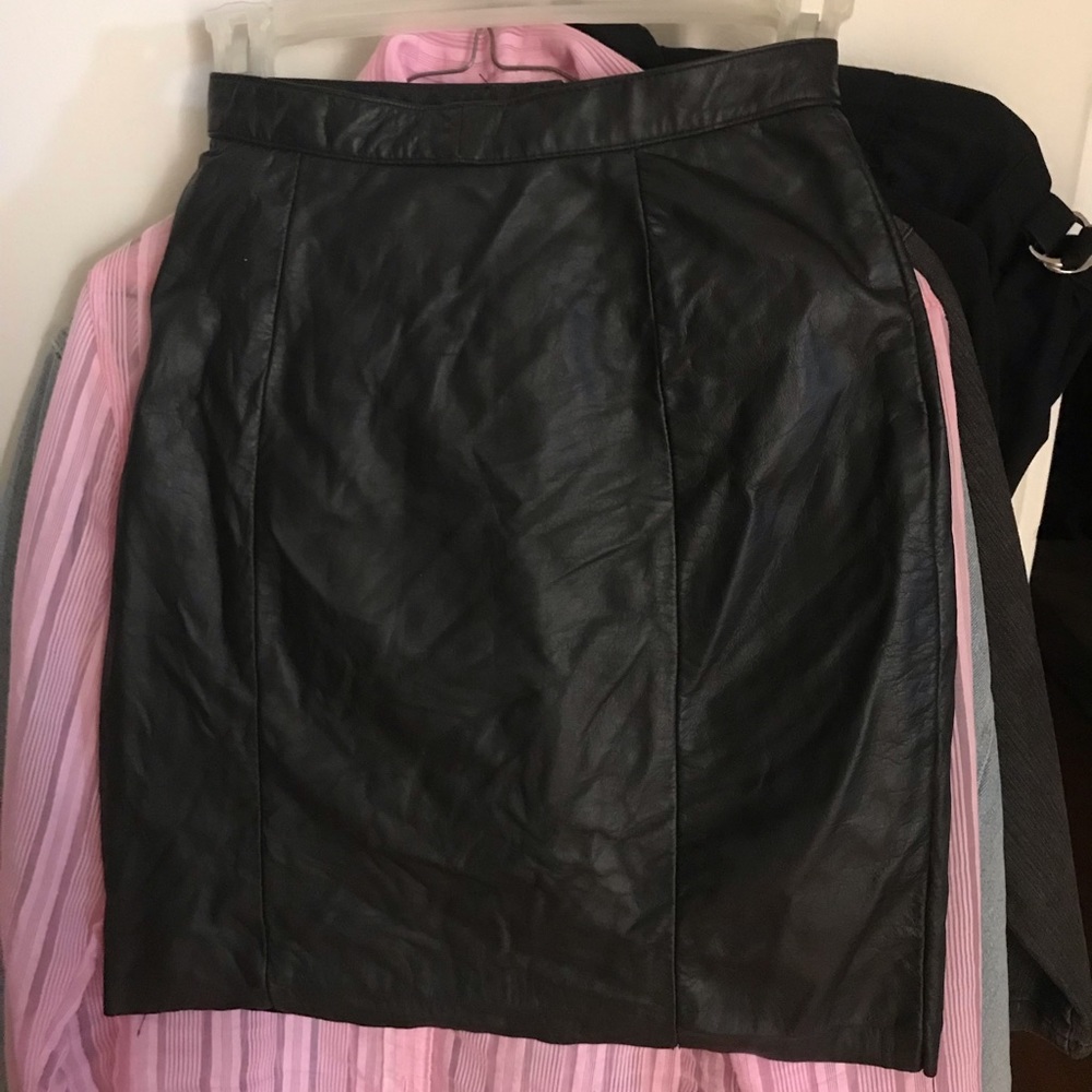 Leather skirt. Black. Size 3-4